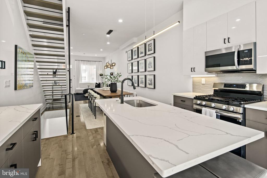 2557 TULIP STREET