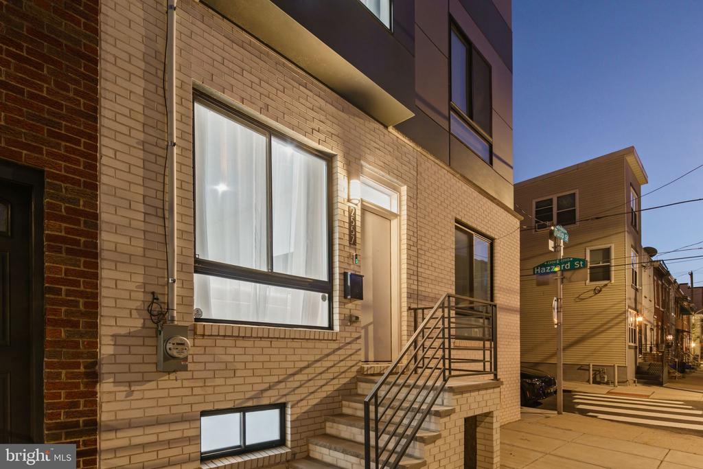 2557 TULIP STREET
