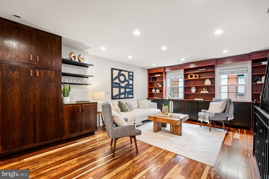 2211 Panama St