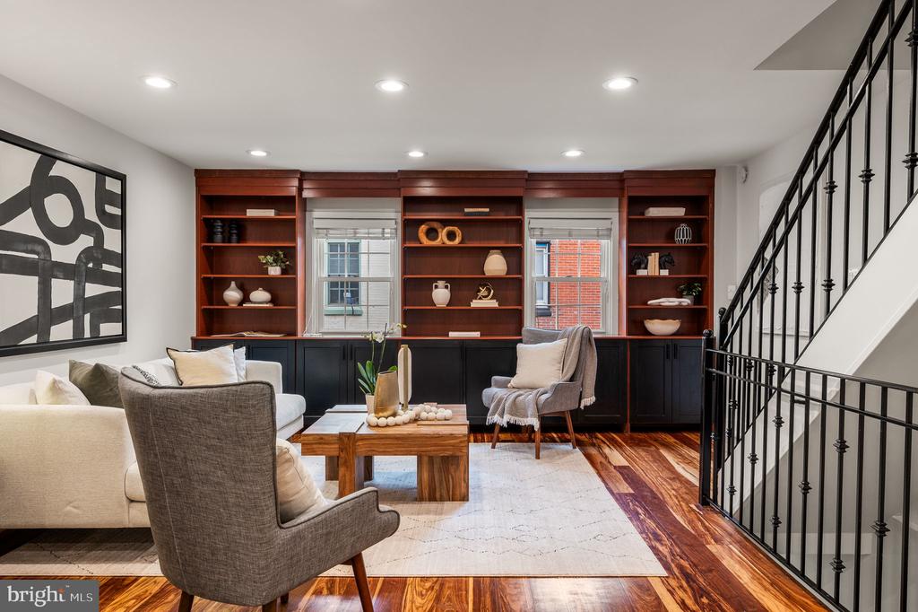2211 Panama St