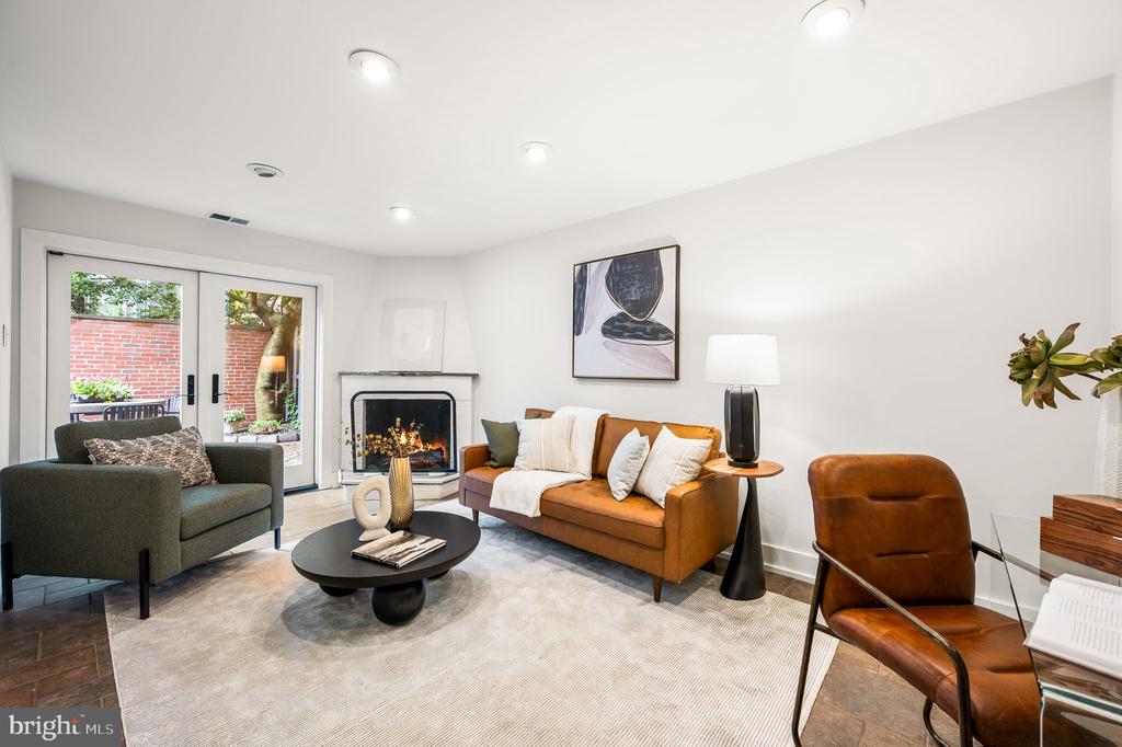 2211 Panama St