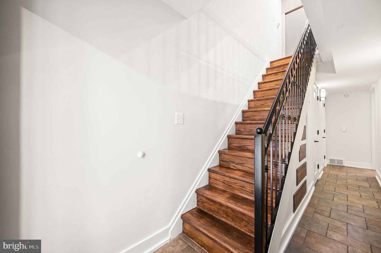 2211 Panama St