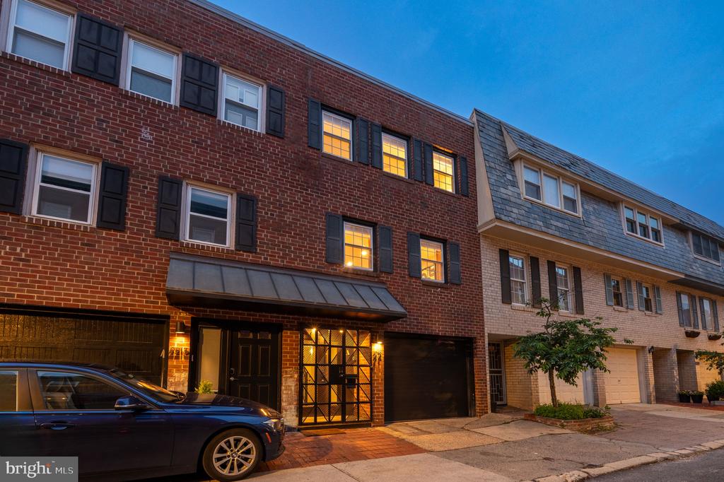 2211 Panama St