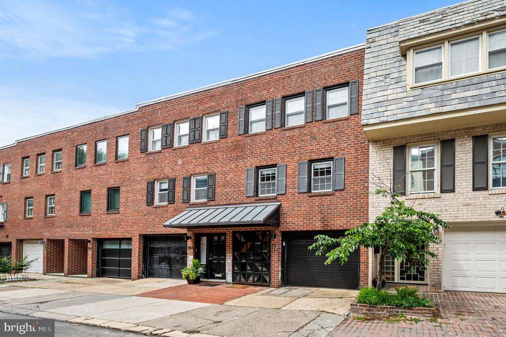 2211 Panama St