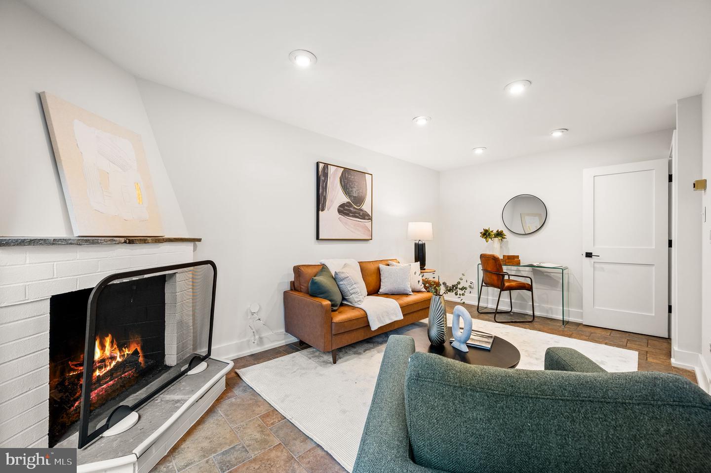 2211 Panama St