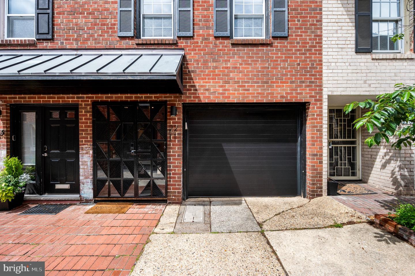 2211 Panama St