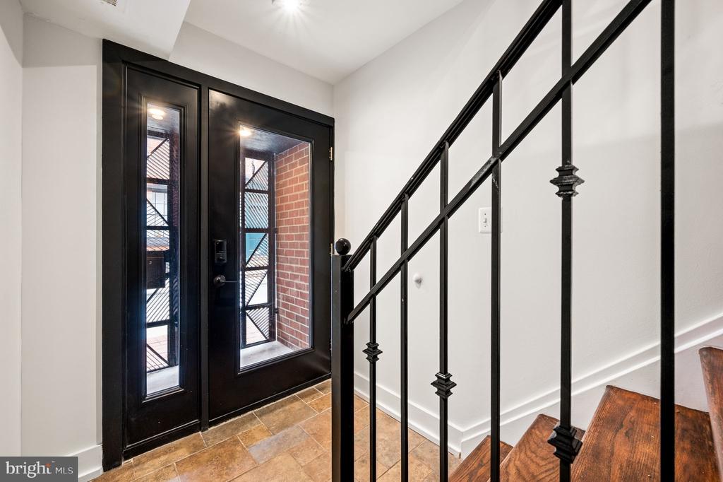 2211 Panama St
