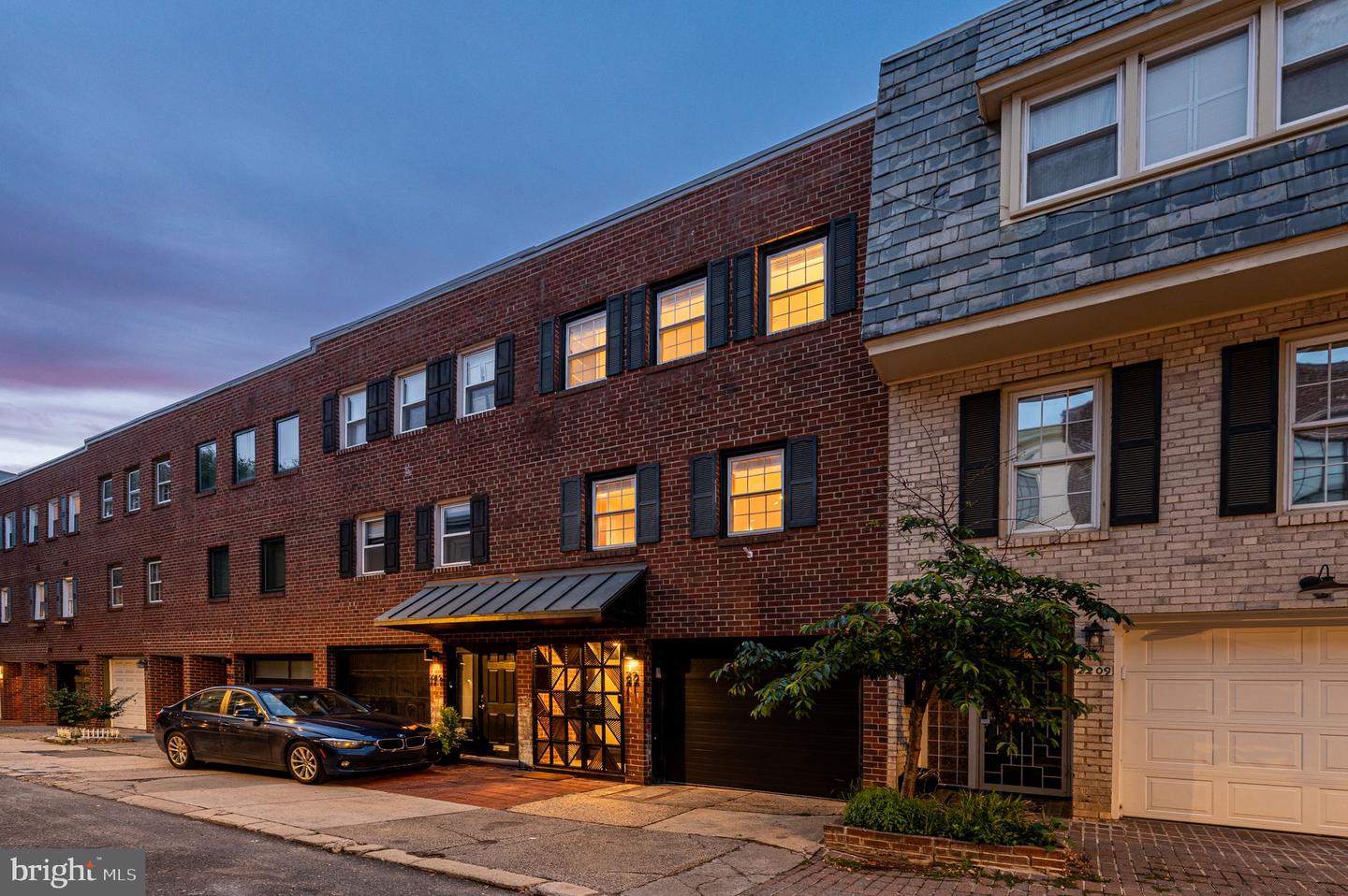 2211 Panama St