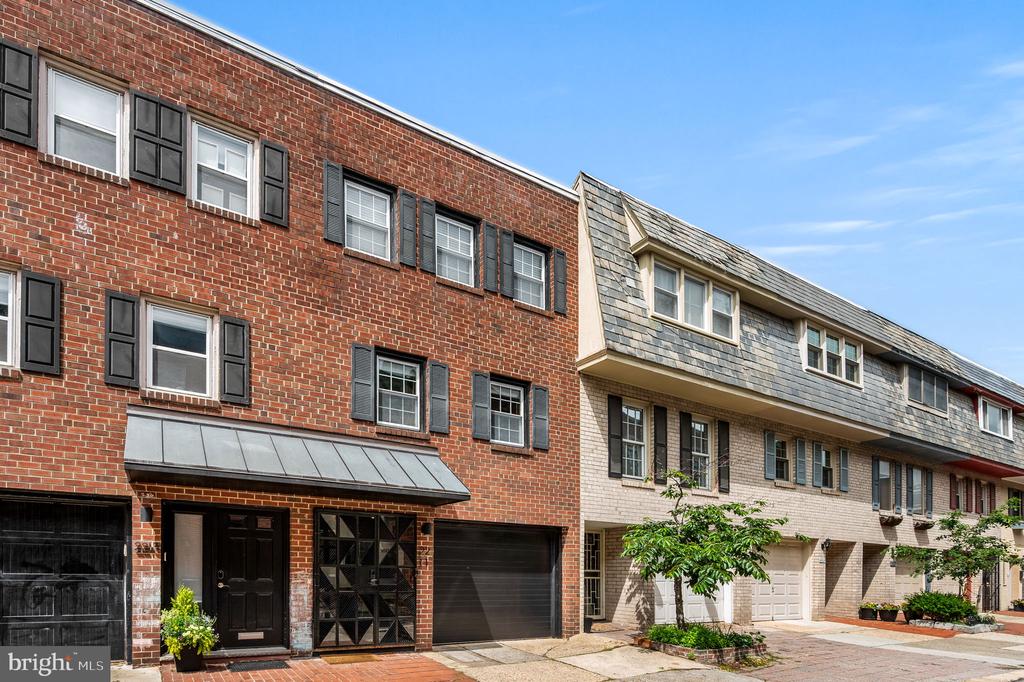 2211 Panama St