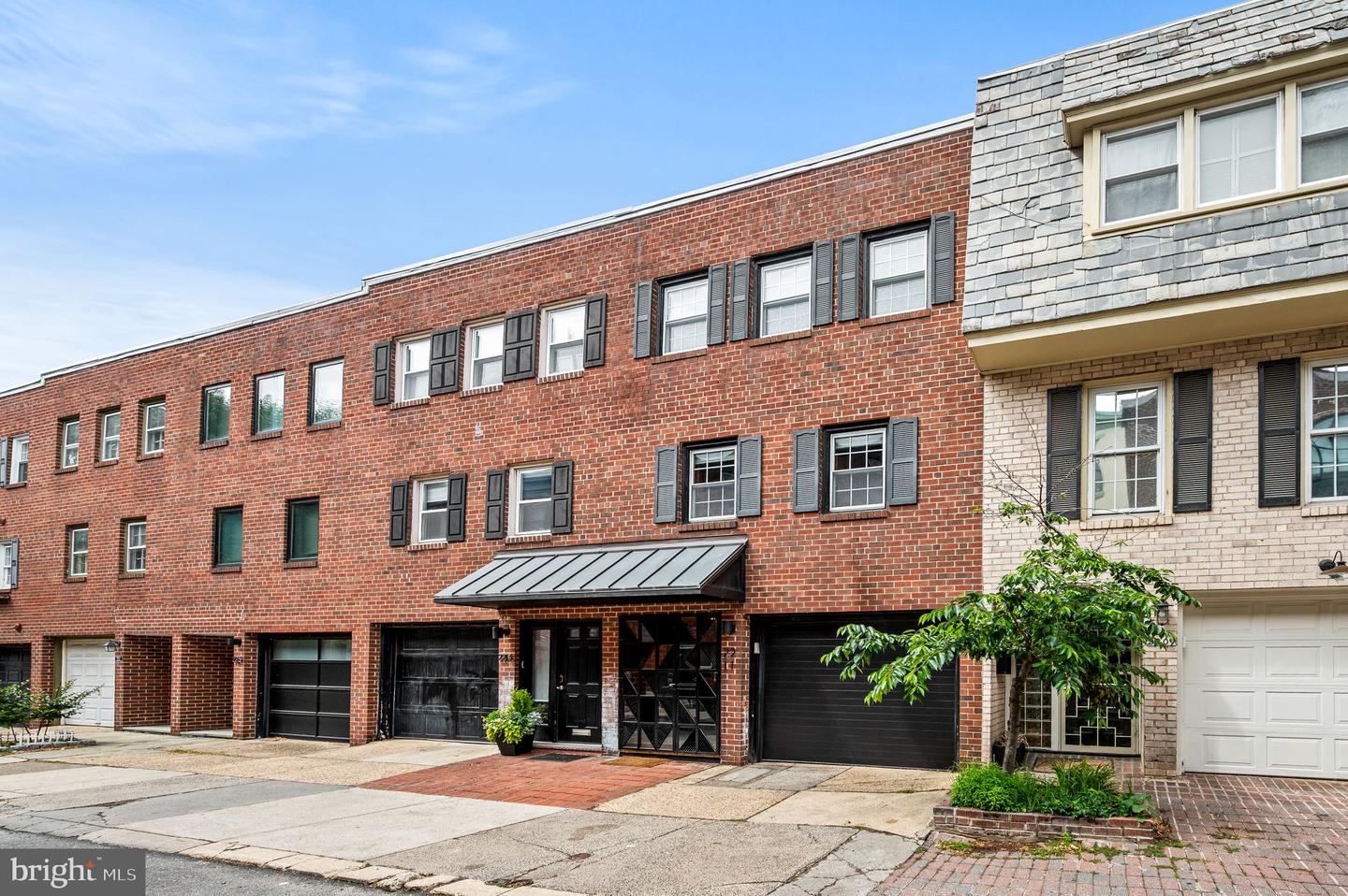 2211 Panama St