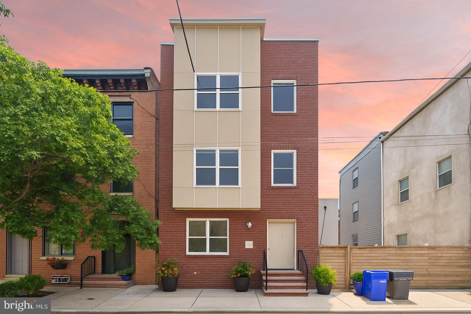 2205 Martha St