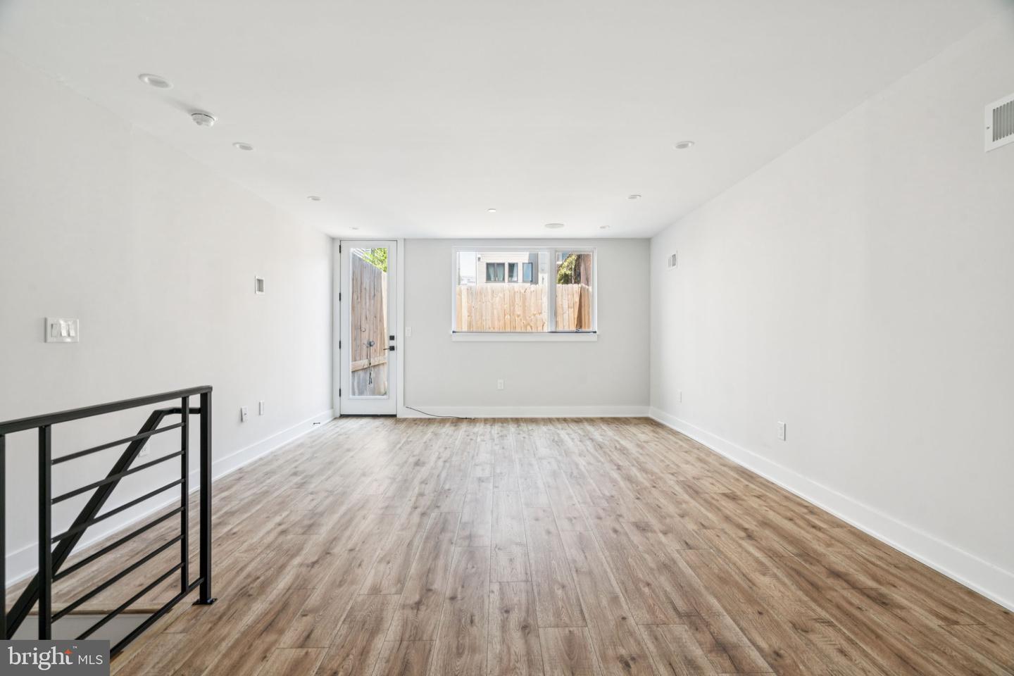 1437 PARRISH ST #1