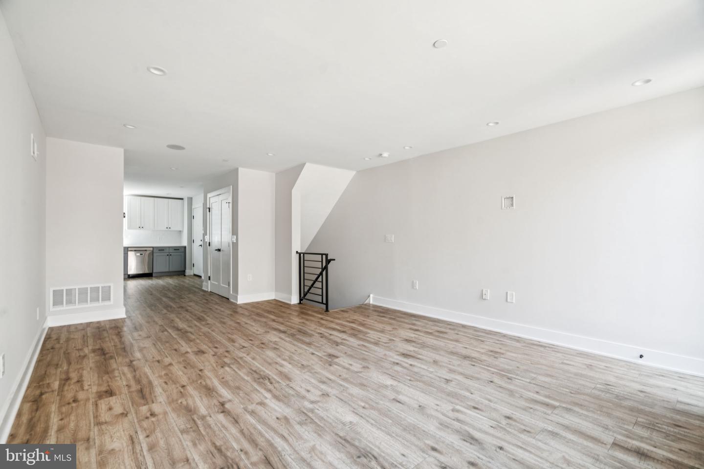 1437 PARRISH ST #1