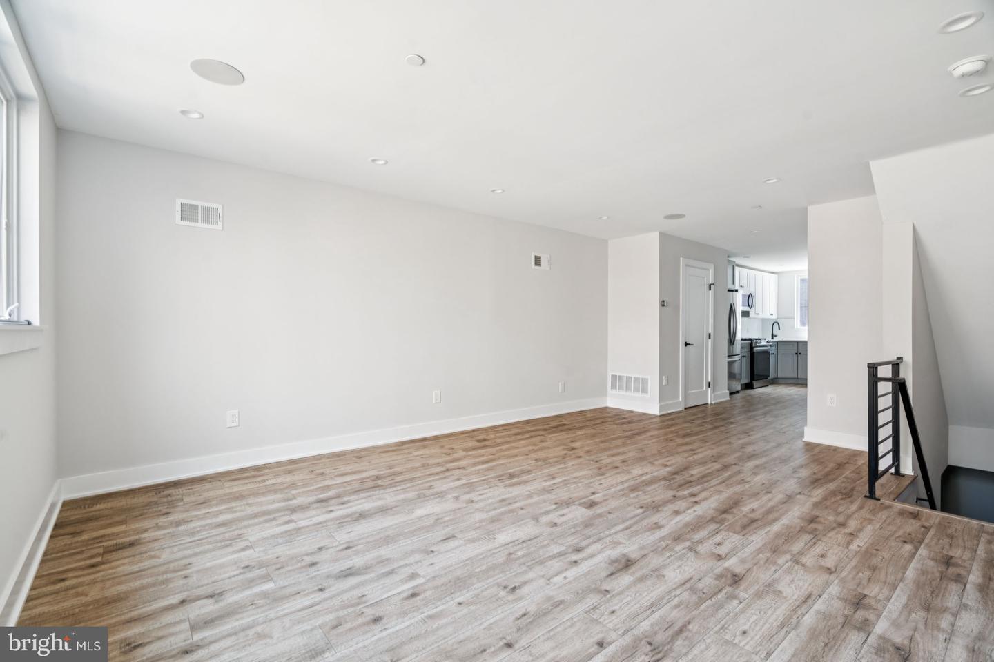 1437 PARRISH ST #1