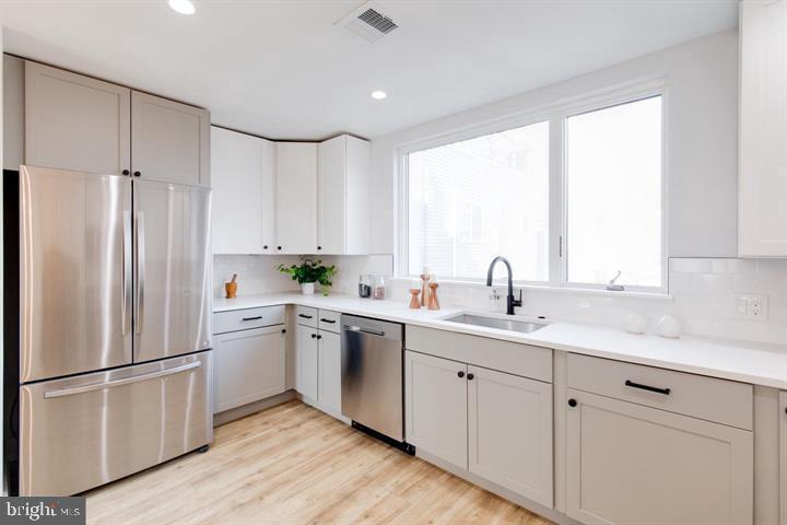 1437 PARRISH ST #2