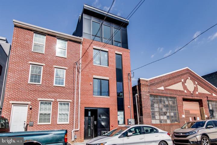 1437 PARRISH ST #2