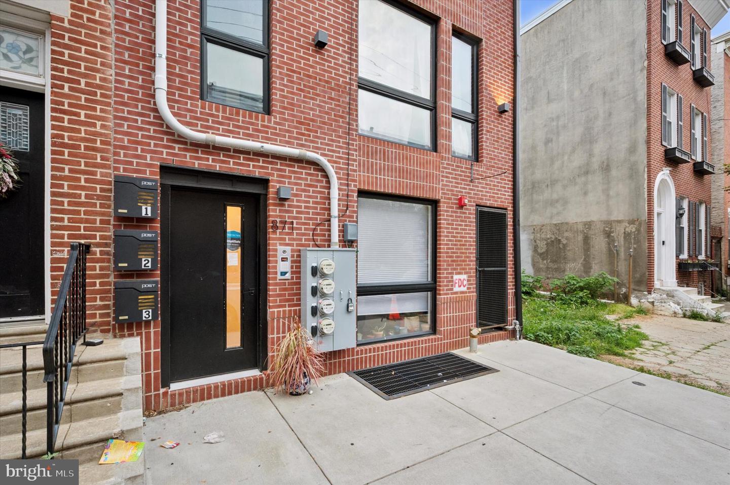 871 N 20th St #3