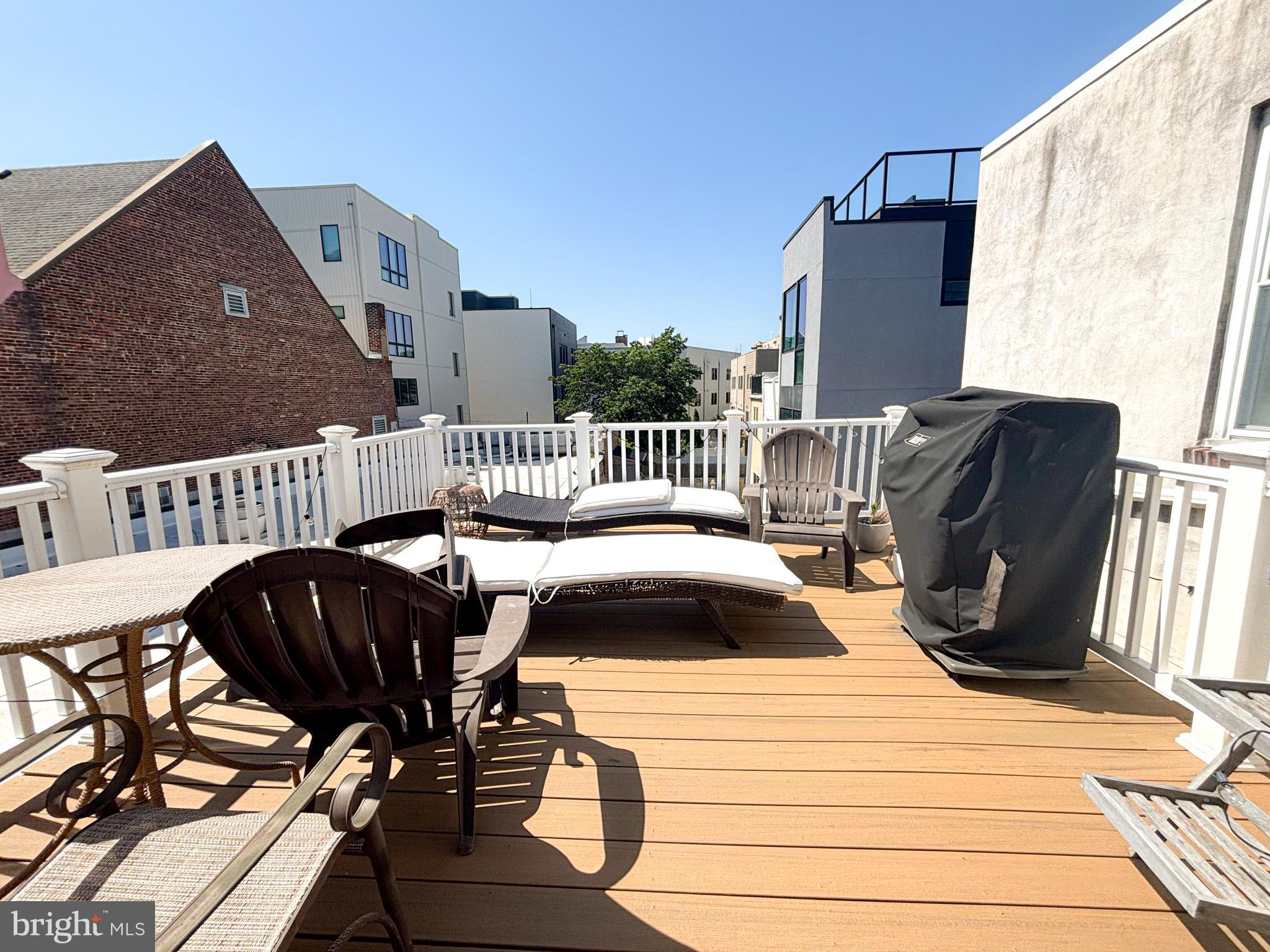 1618 FITZWATER ST #2