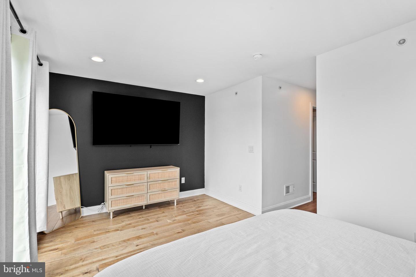 2615 E Harold St #5