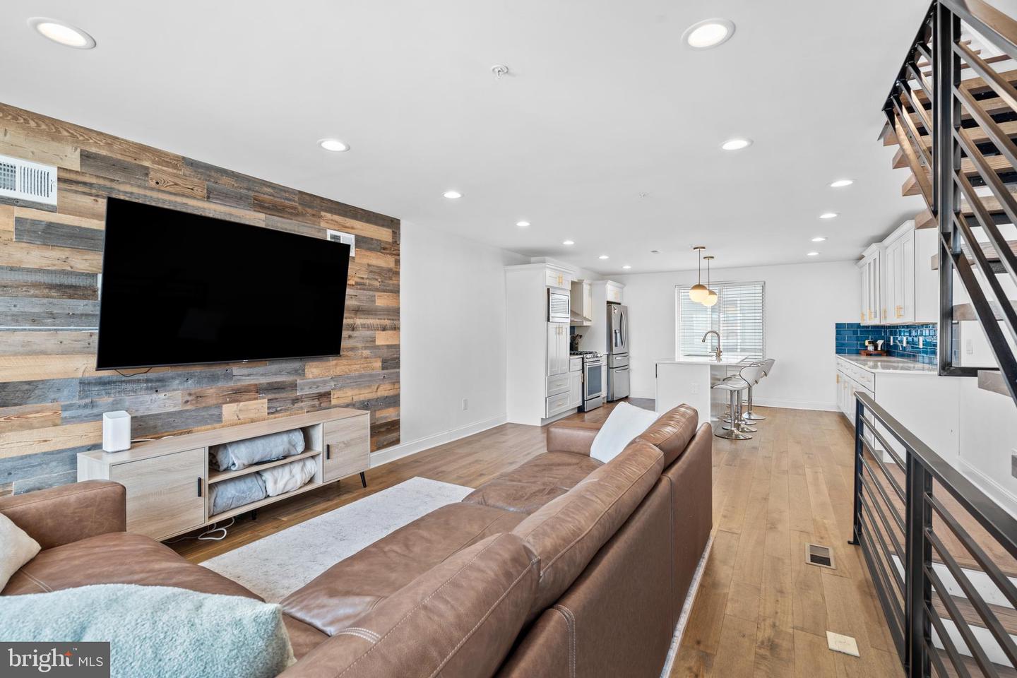 2615 E Harold St #5
