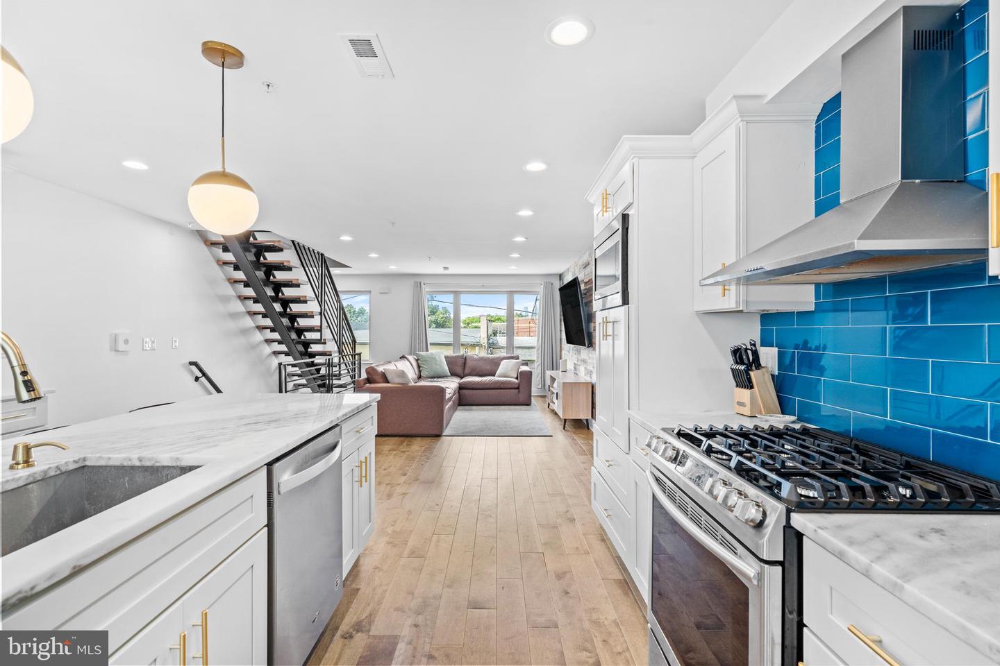 2615 E Harold St #5