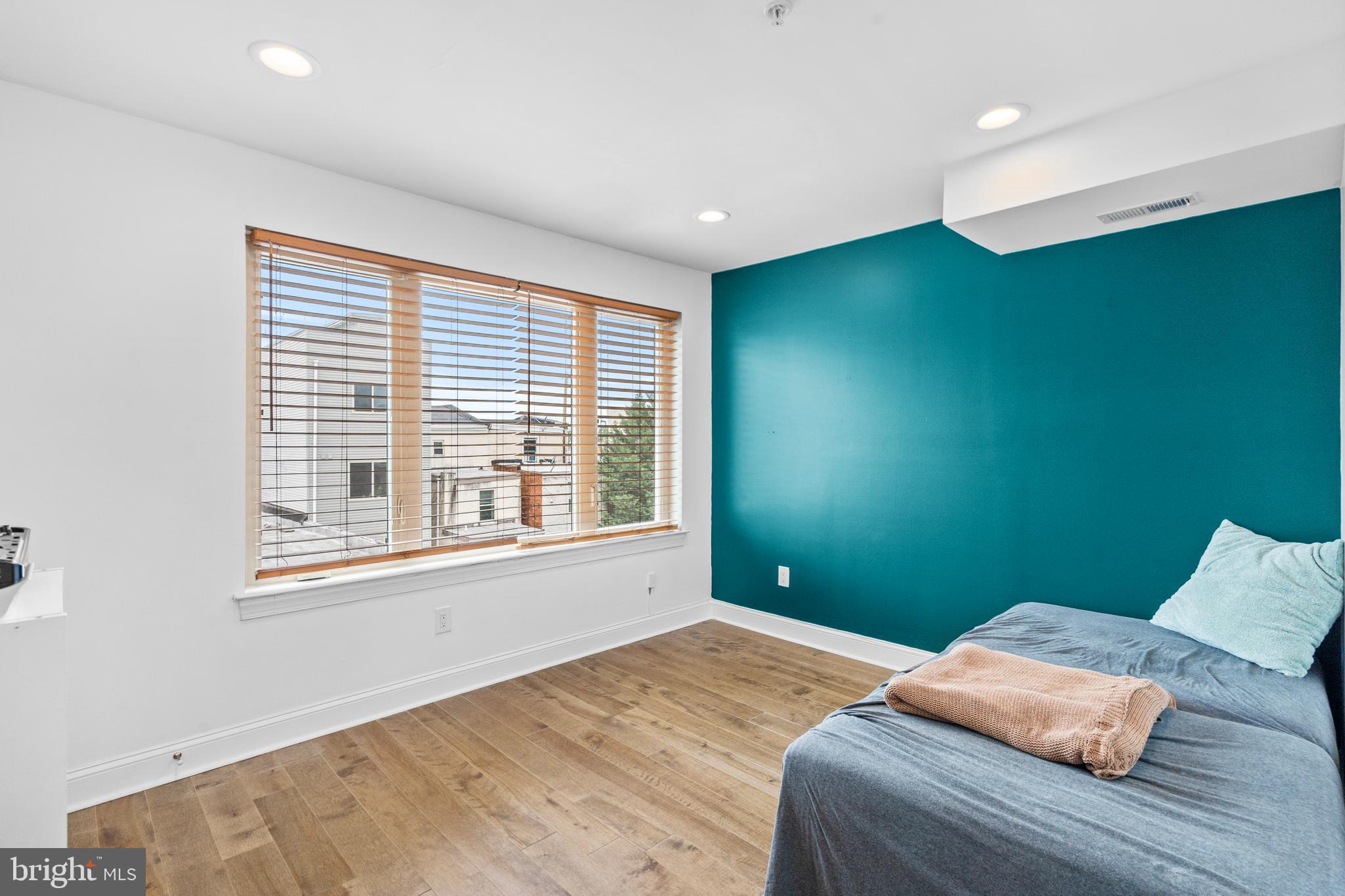 2615 E Harold St #5