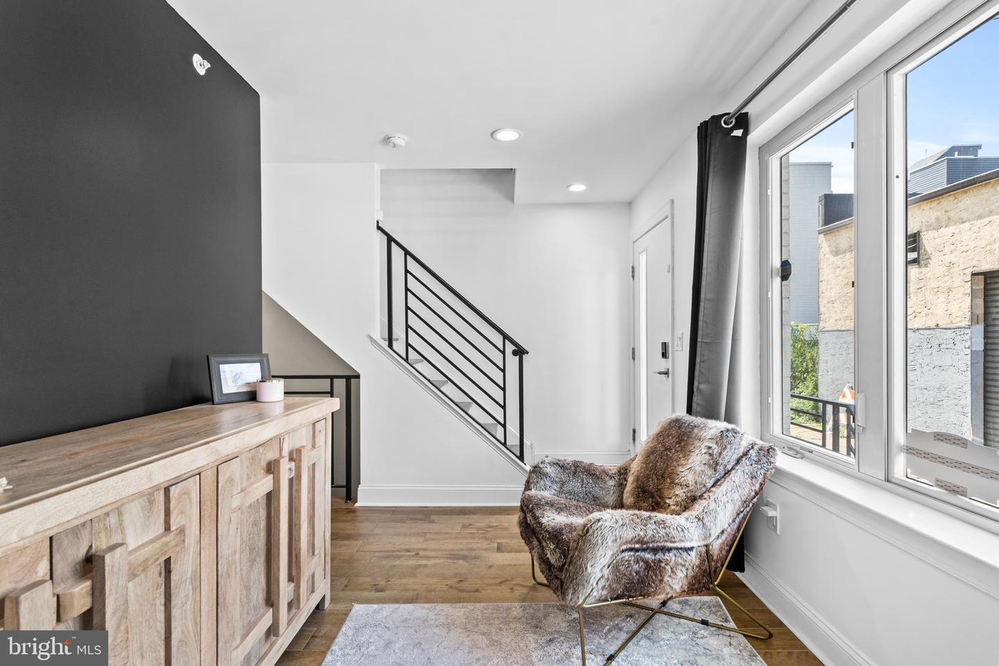 2615 E Harold St #5