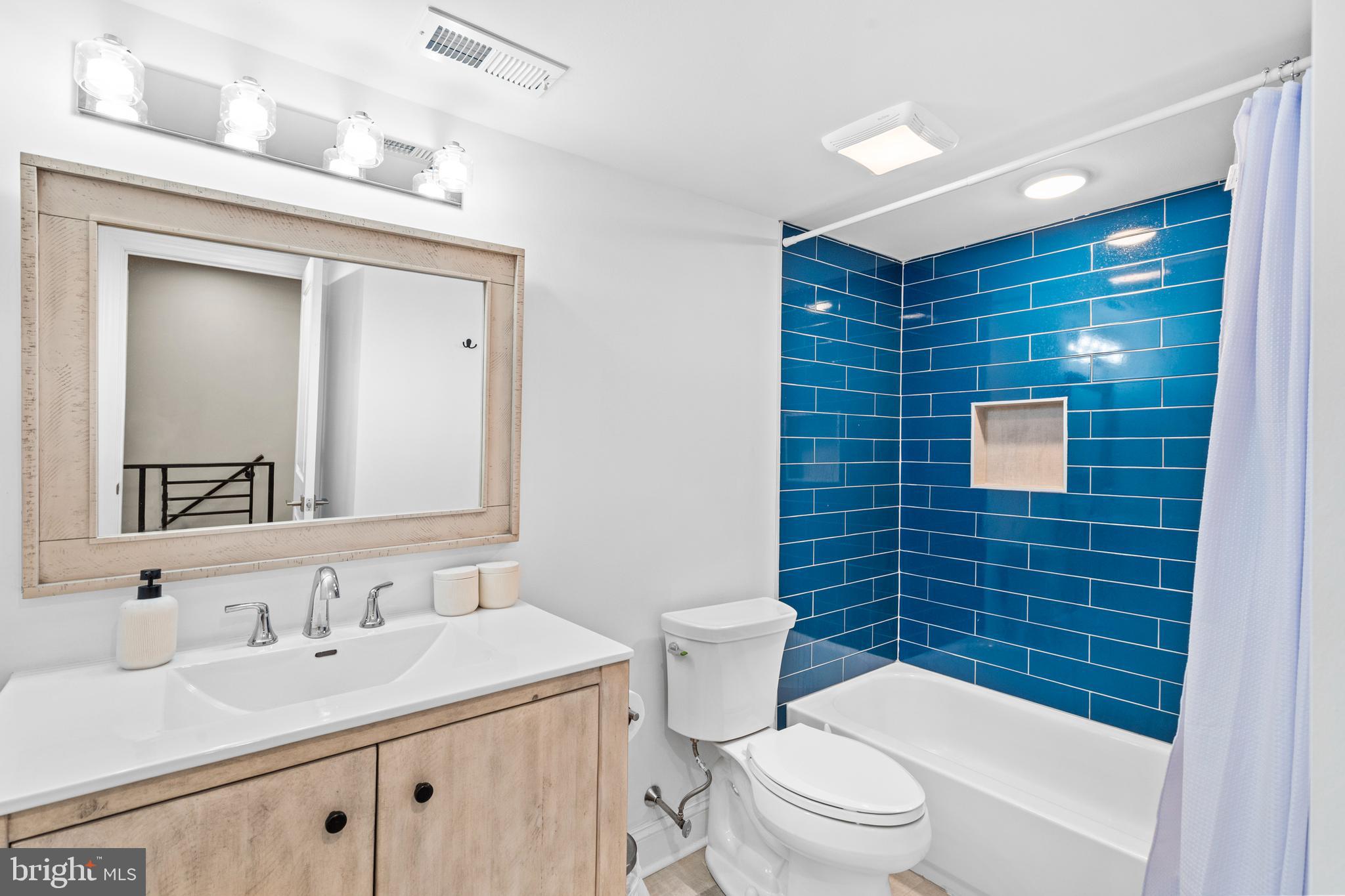 2615 E Harold St #5