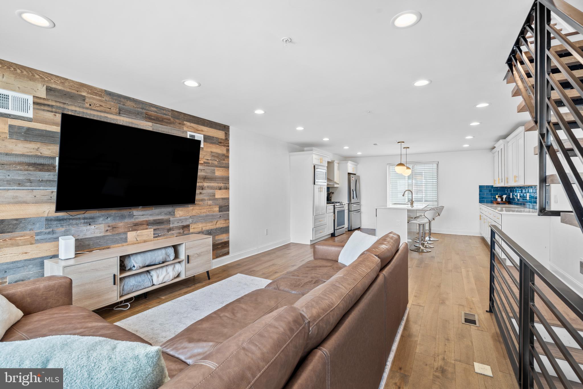 2615 E Harold St #5