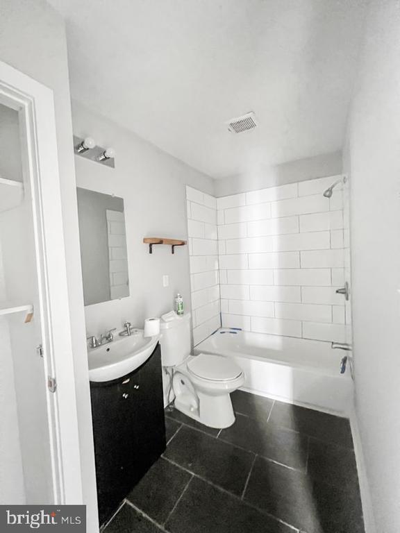 1546 FRANKFORD AVE #2R