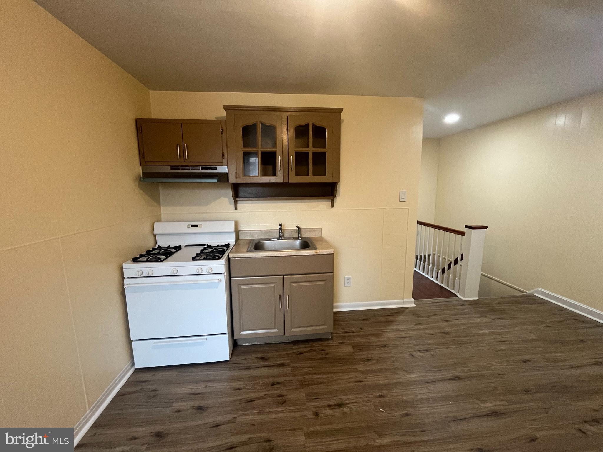 6102 CASTOR AVE #2