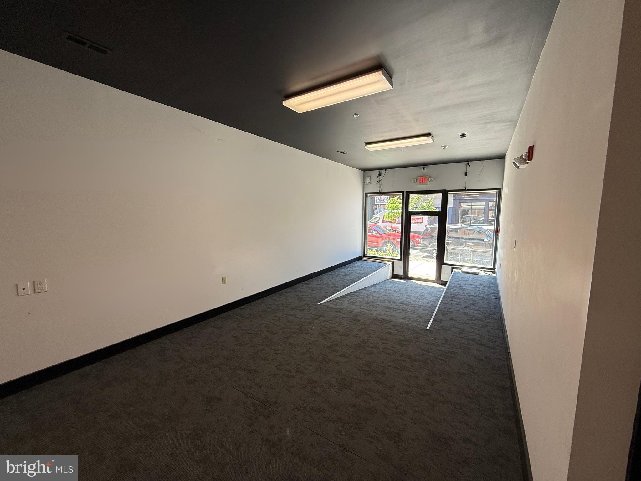 2737 W Girard Ave