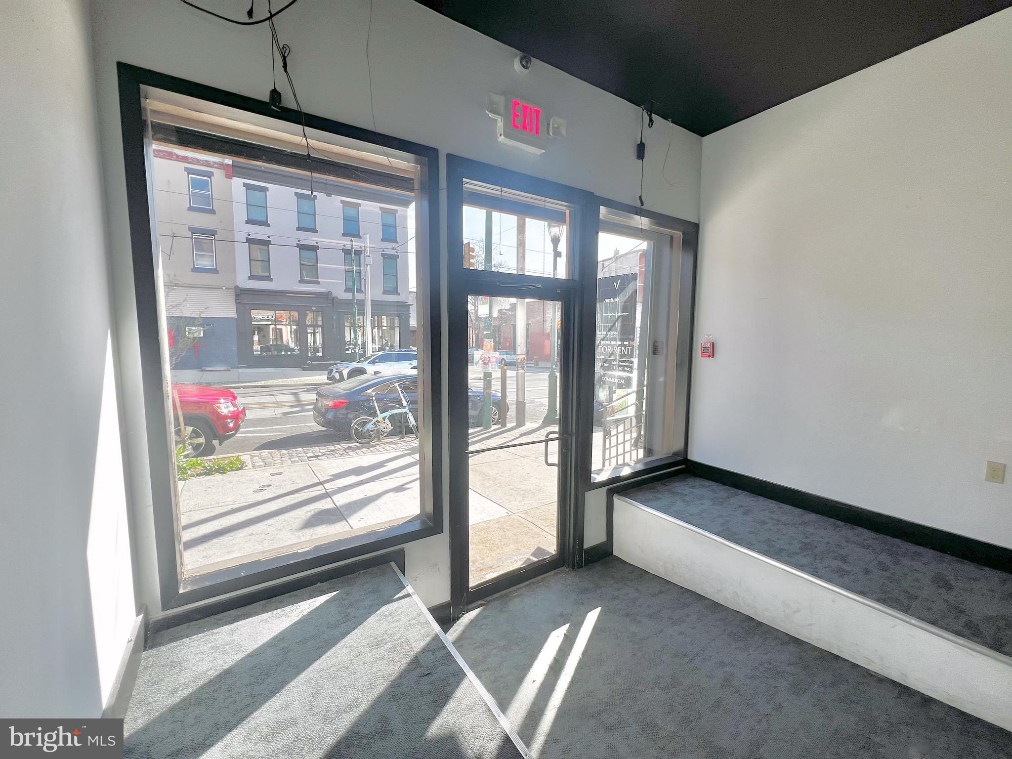 2737 W Girard Ave