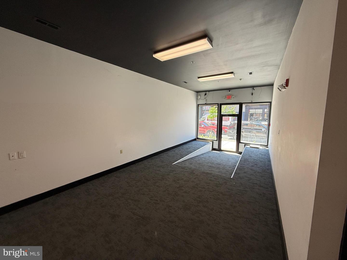 2737 W Girard Ave