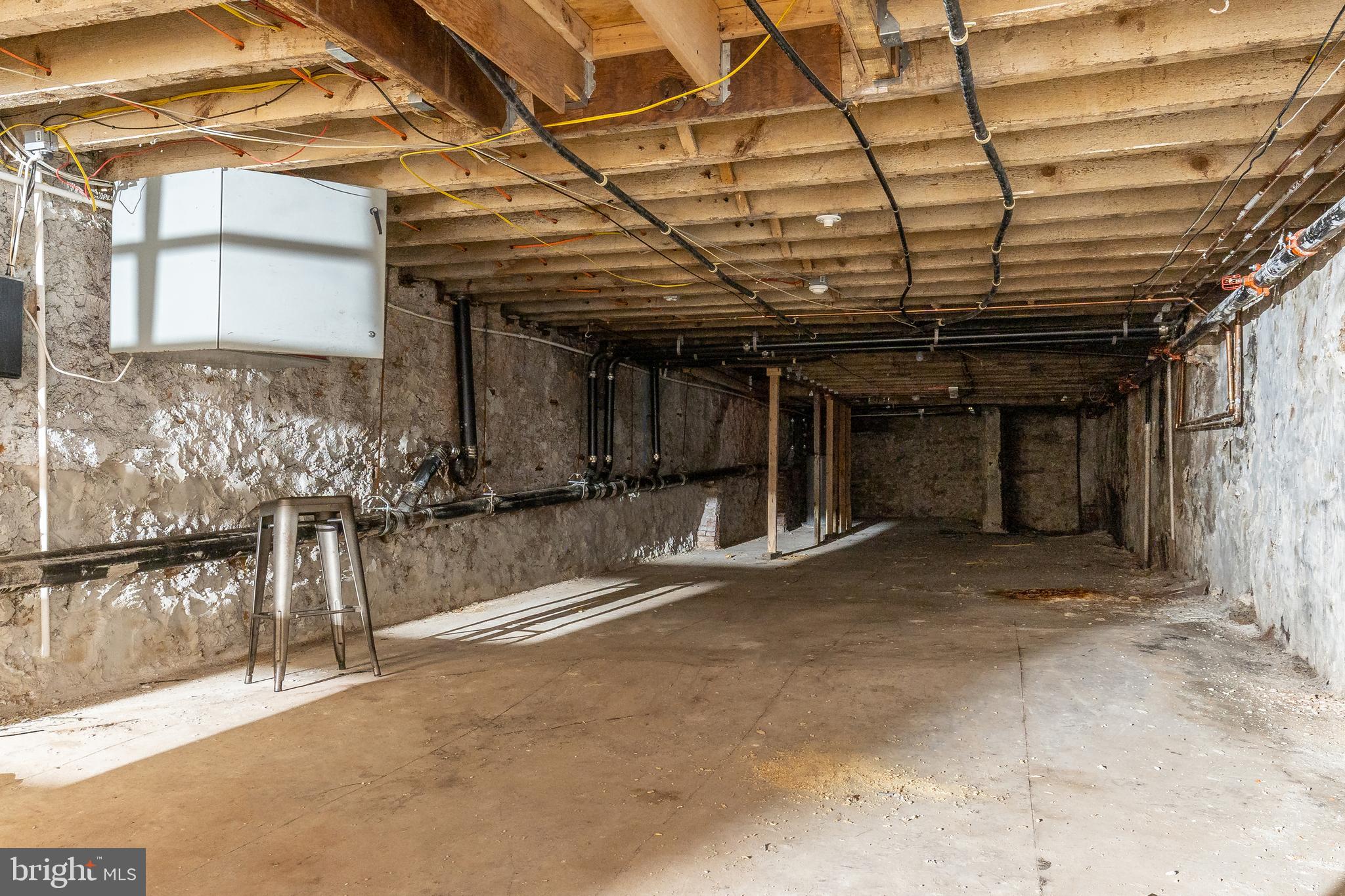 2737 W Girard Ave