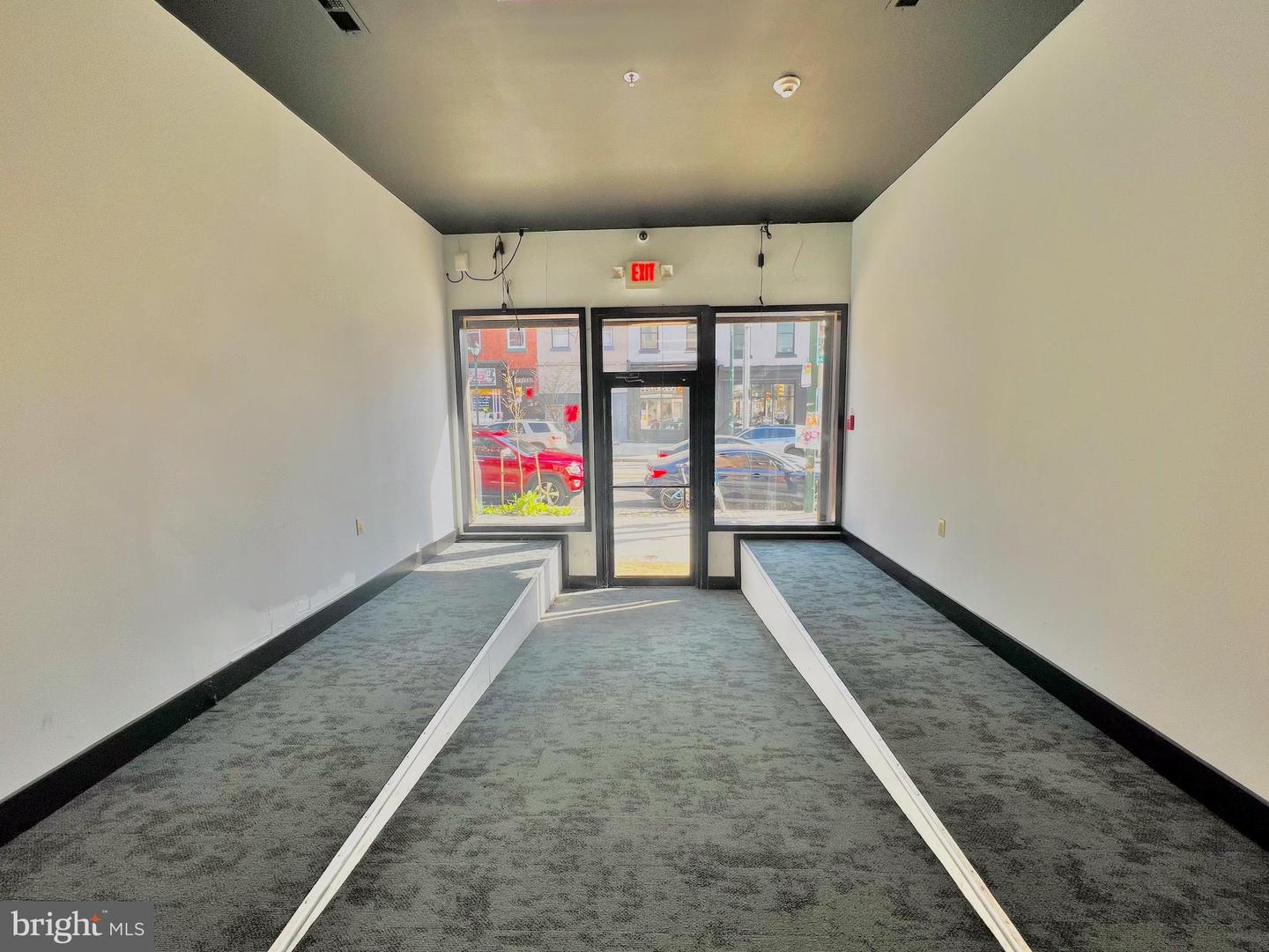 2737 W Girard Ave
