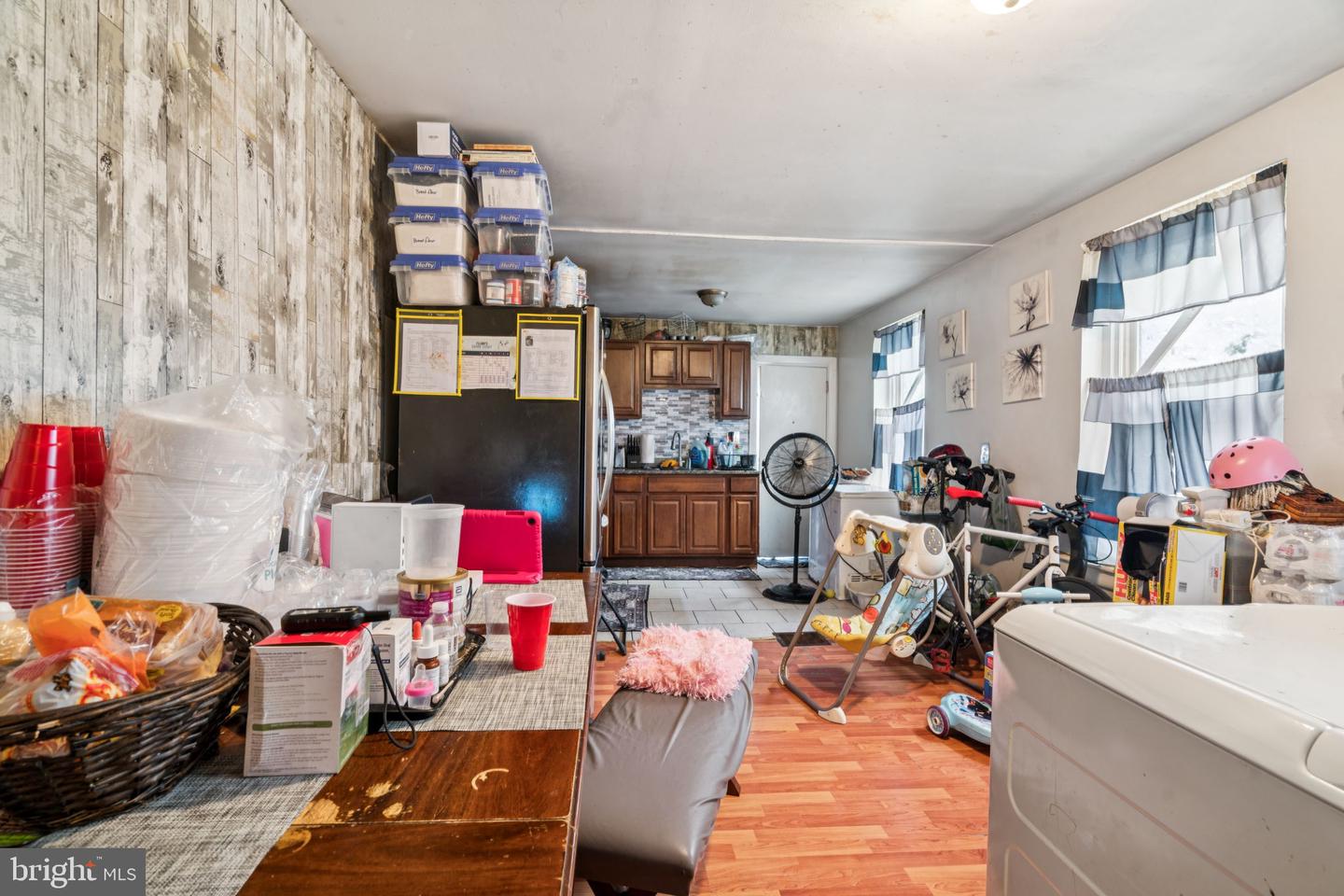 2041 W Oxford St