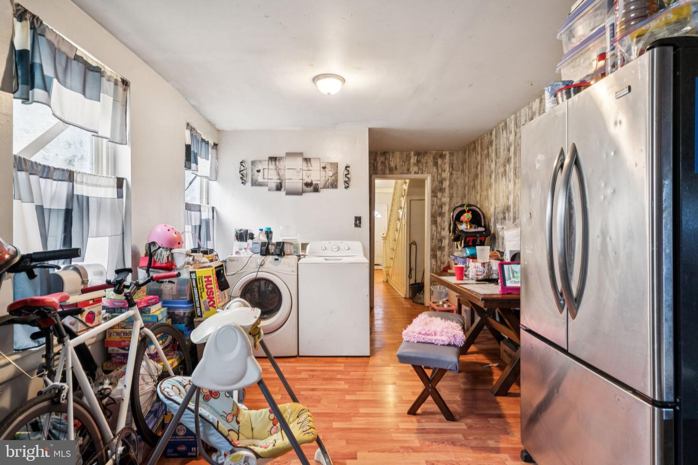 2041 W Oxford St