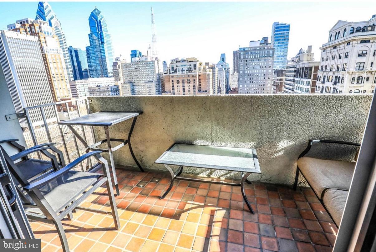 224 W RITTENHOUSE SQUARE 30 2105
