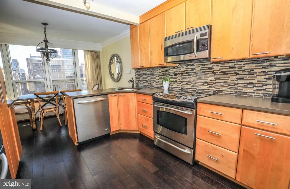 224 W RITTENHOUSE SQUARE 30 2105