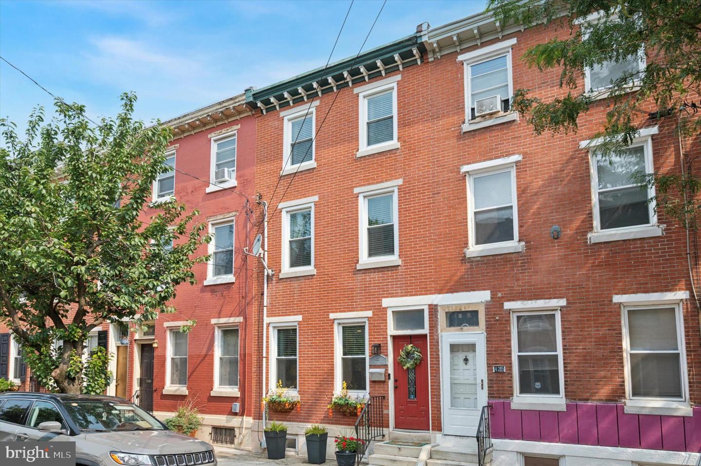427 Dickinson St