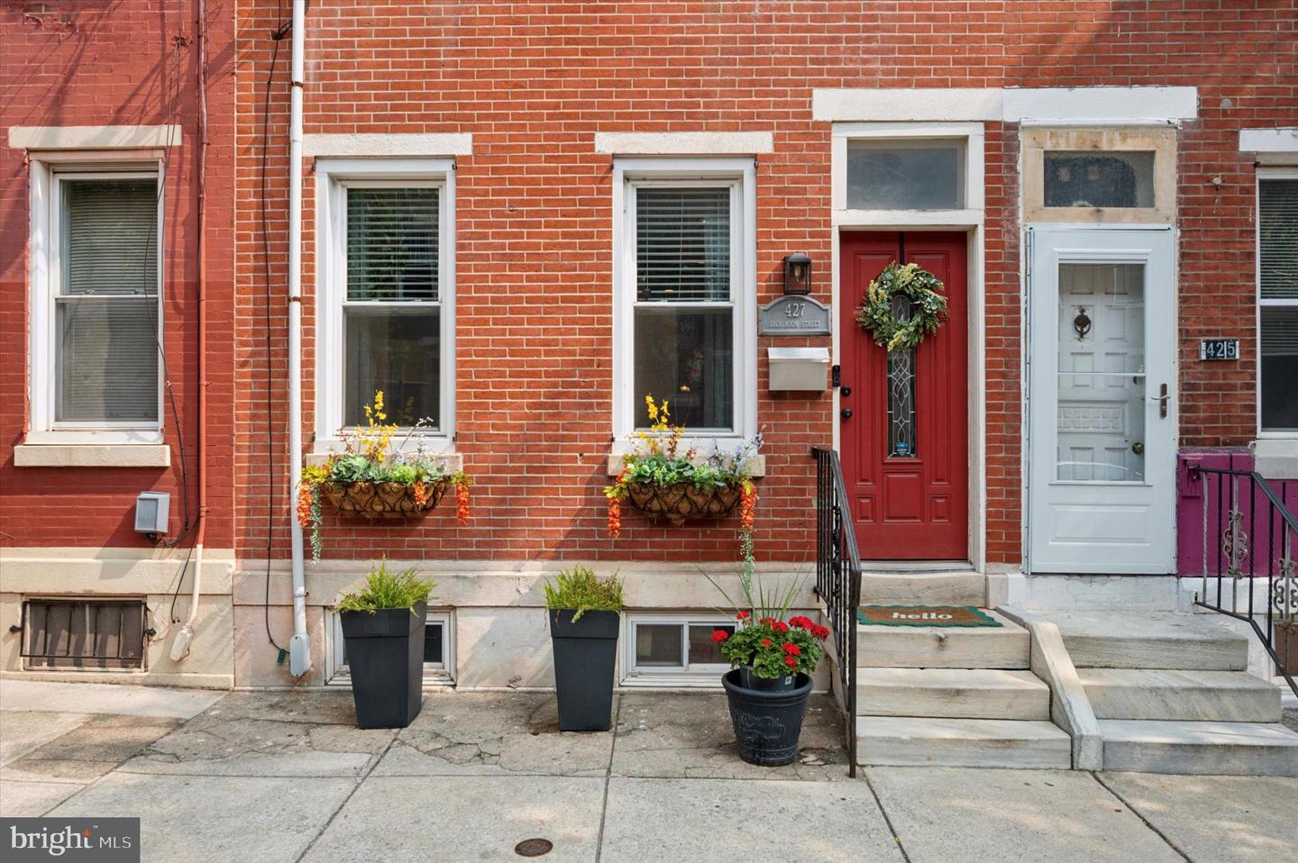 427 Dickinson St