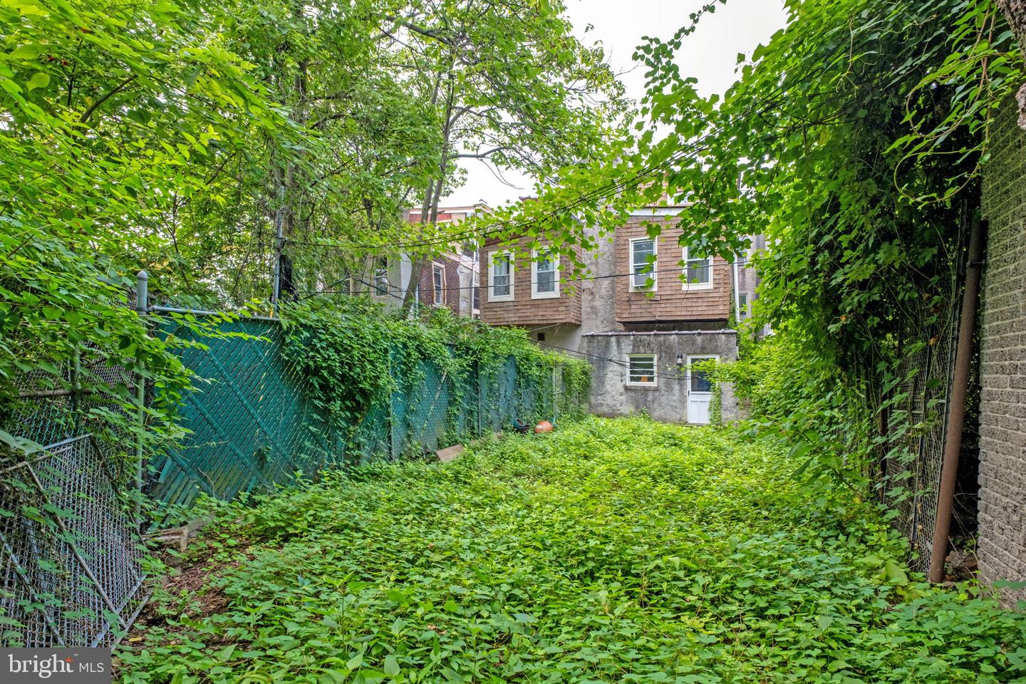 4712 Woodland Ave
