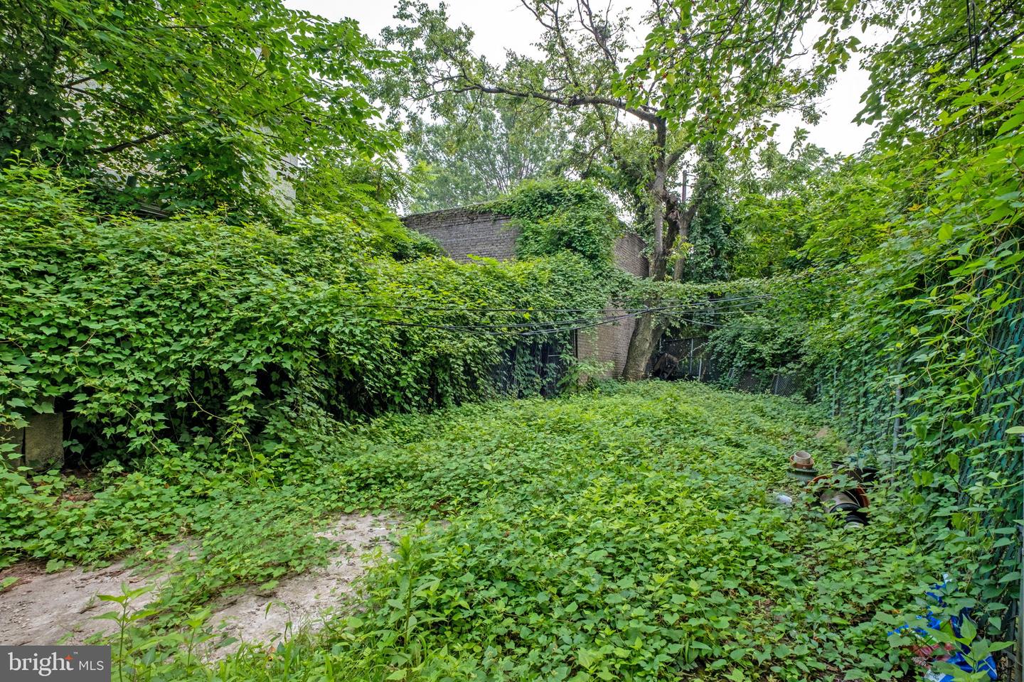 4712 Woodland Ave