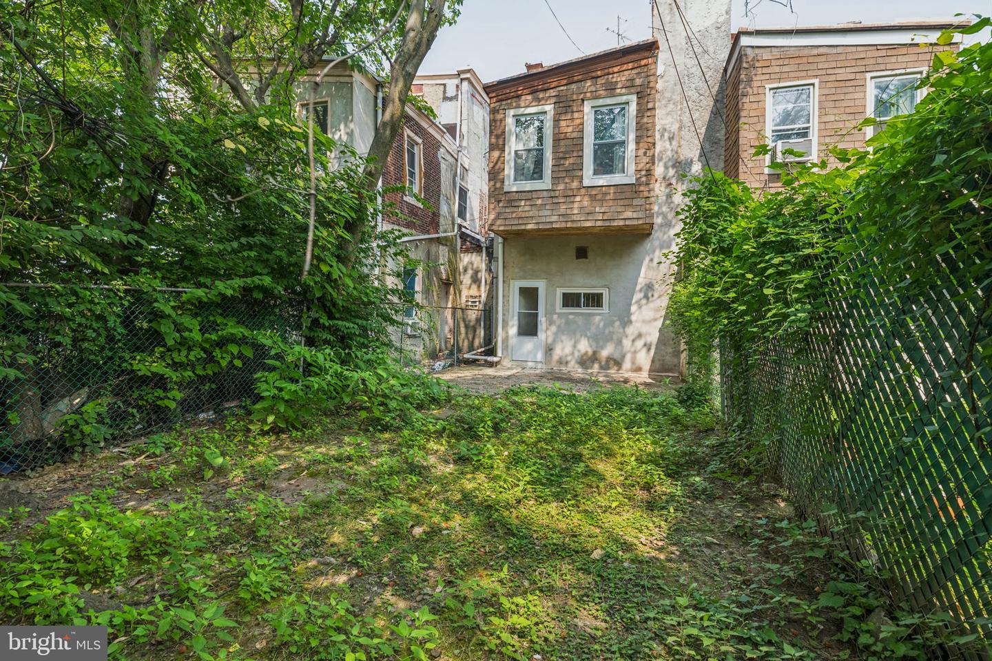 4712 Woodland Ave