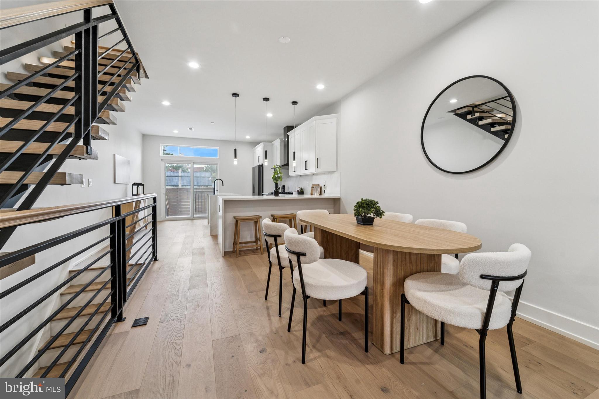 2425 CORAL STREET