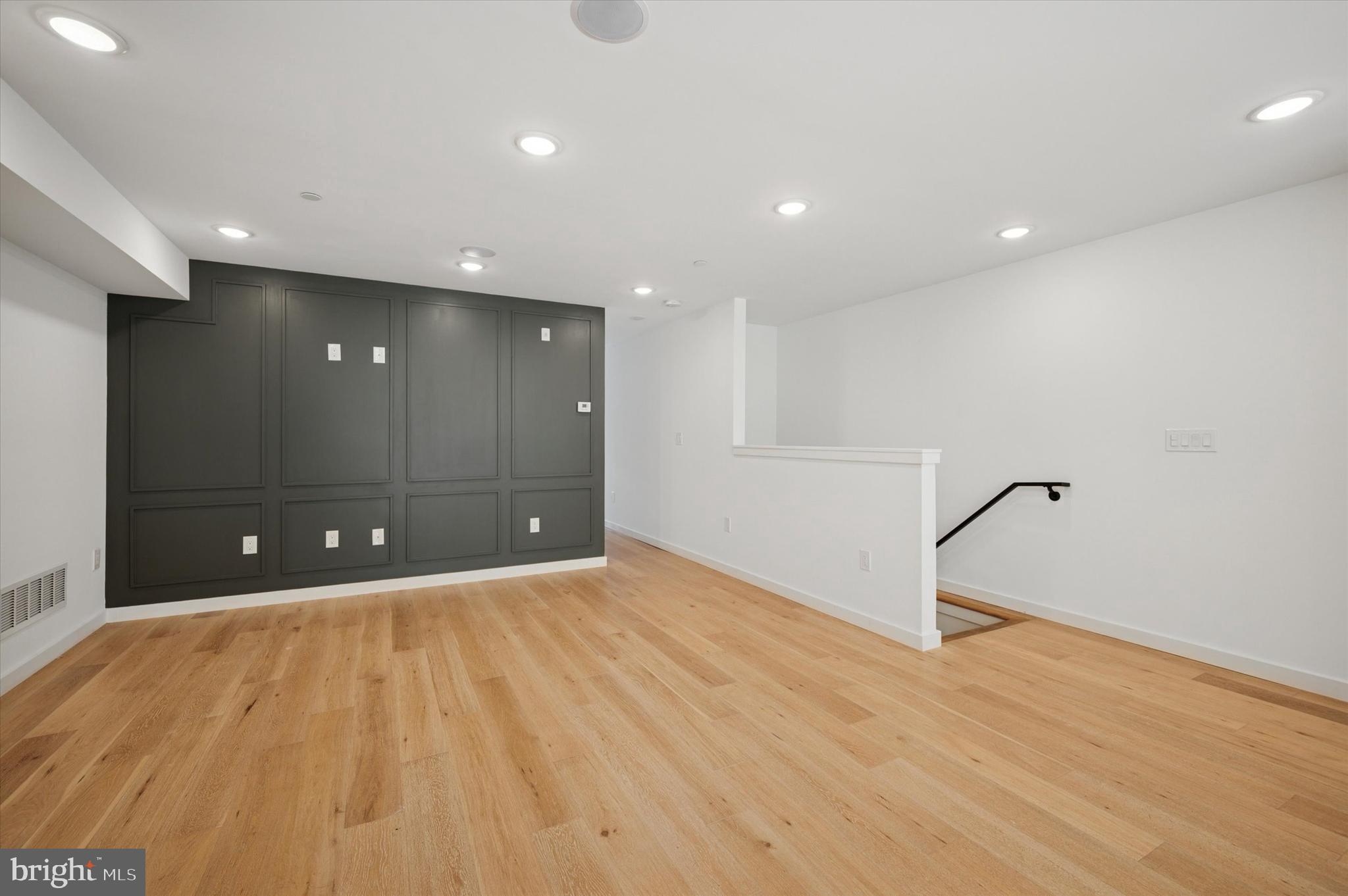 871 N 20TH STREET 1