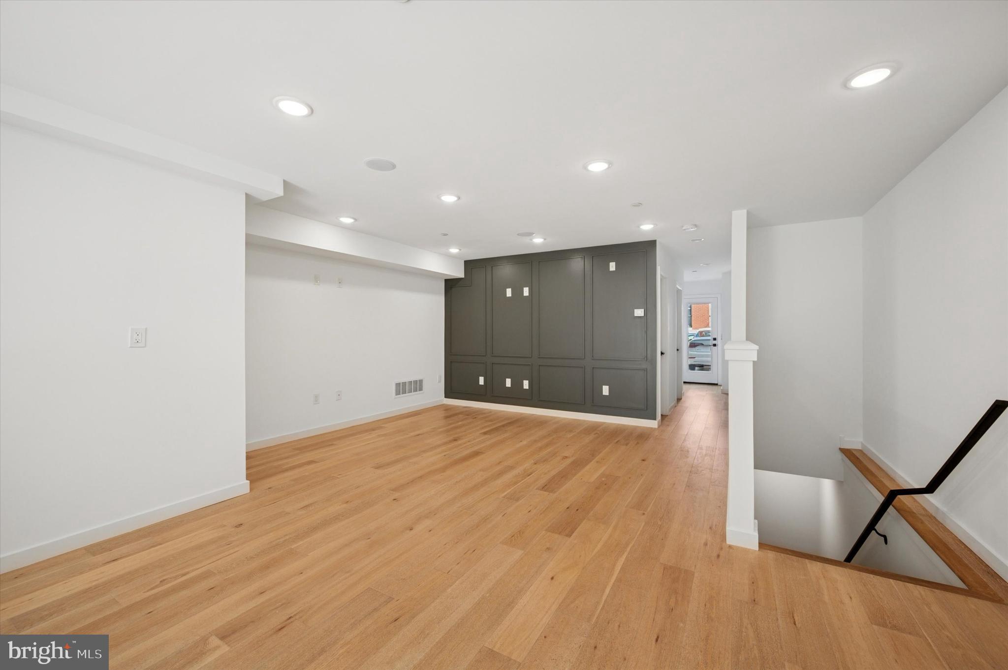 871 N 20TH STREET 1