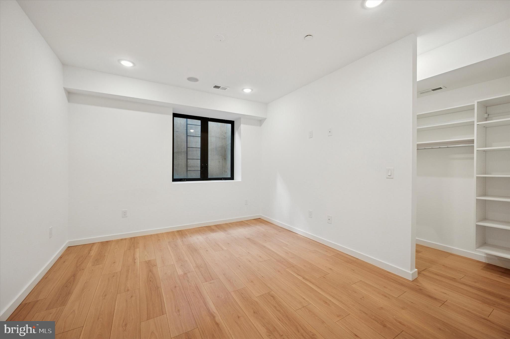 871 N 20TH STREET 1