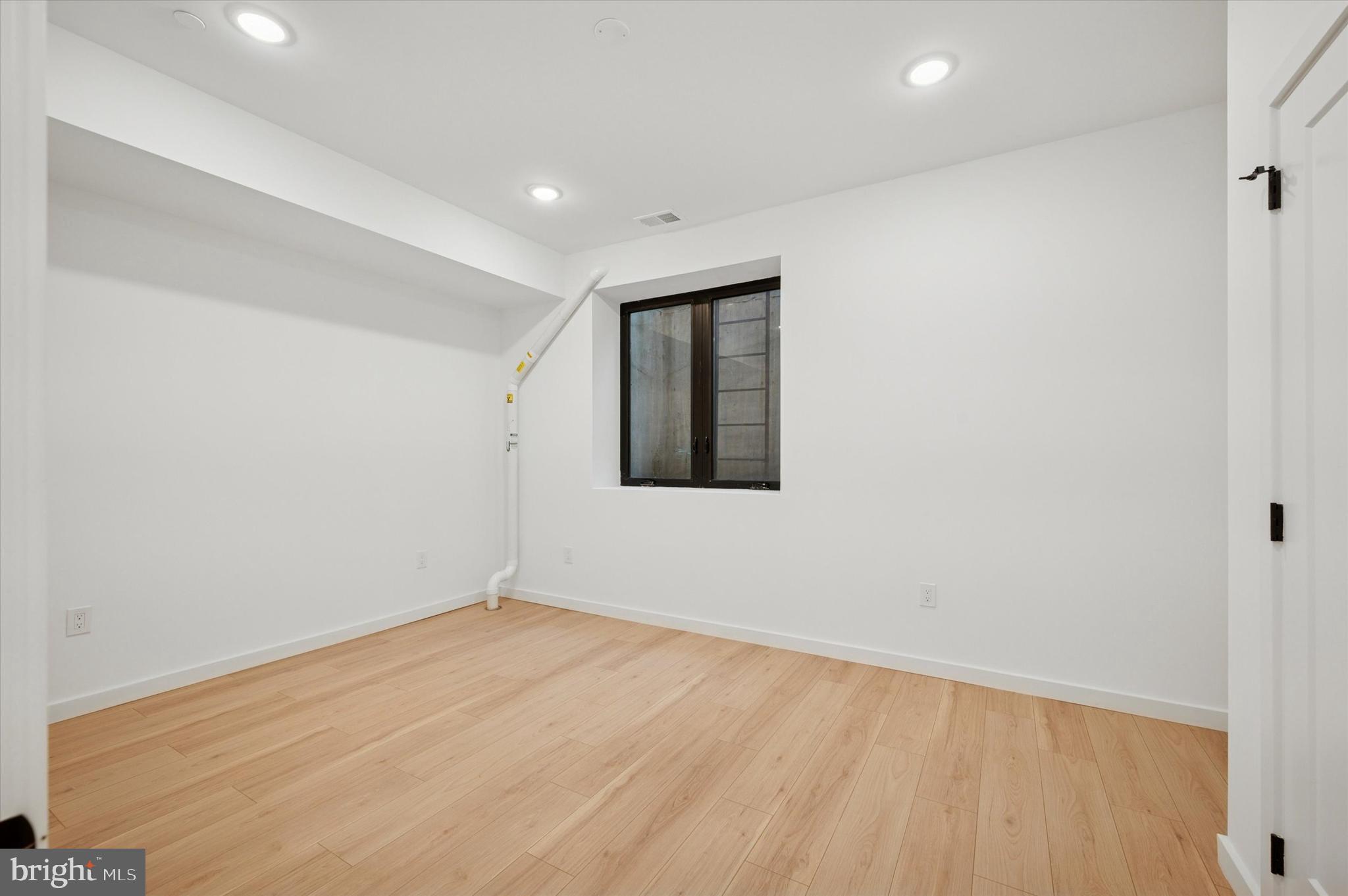 871 N 20TH STREET 1